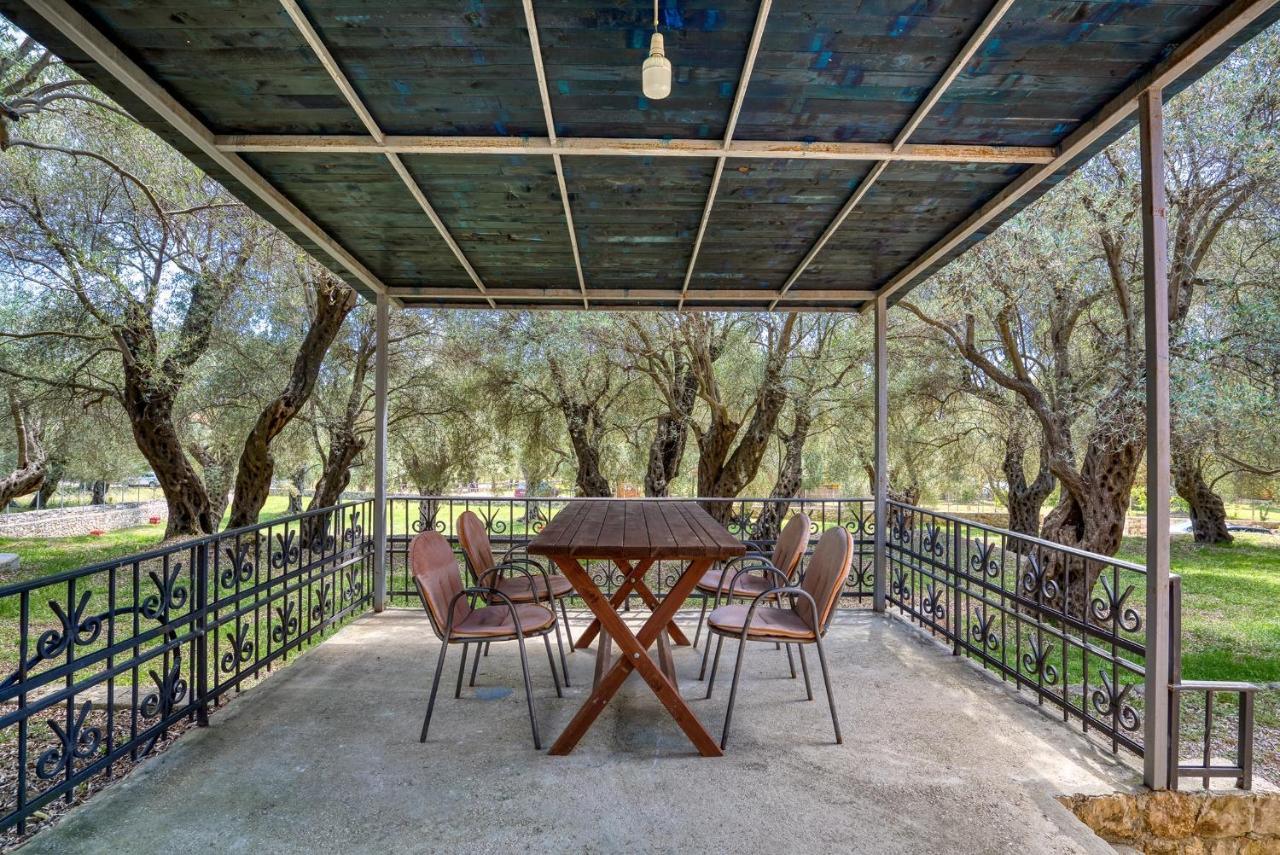 Stonehouse In Olives Ülgün