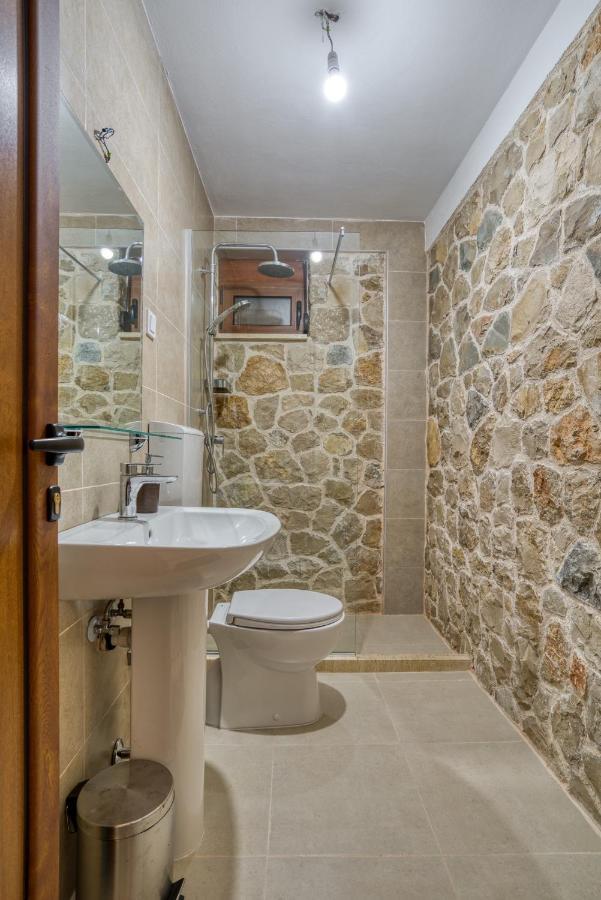 Stonehouse In Olives