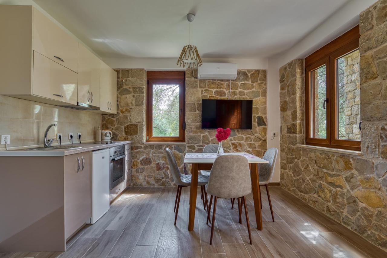 Stonehouse In Olives Ülgün