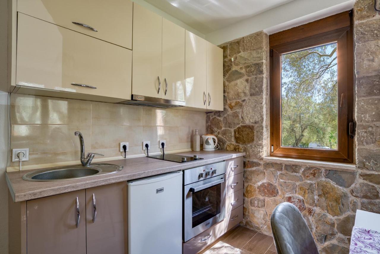 Stonehouse In Olives *
